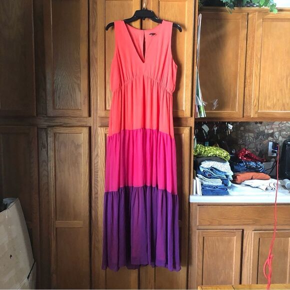 Maison Tara V-Neck Colorblock Chiffon Sleeveless Maxi Dress - 10 - Picture 1 of 13